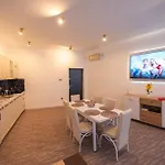 Vibe 90 Old Town Apartamento *